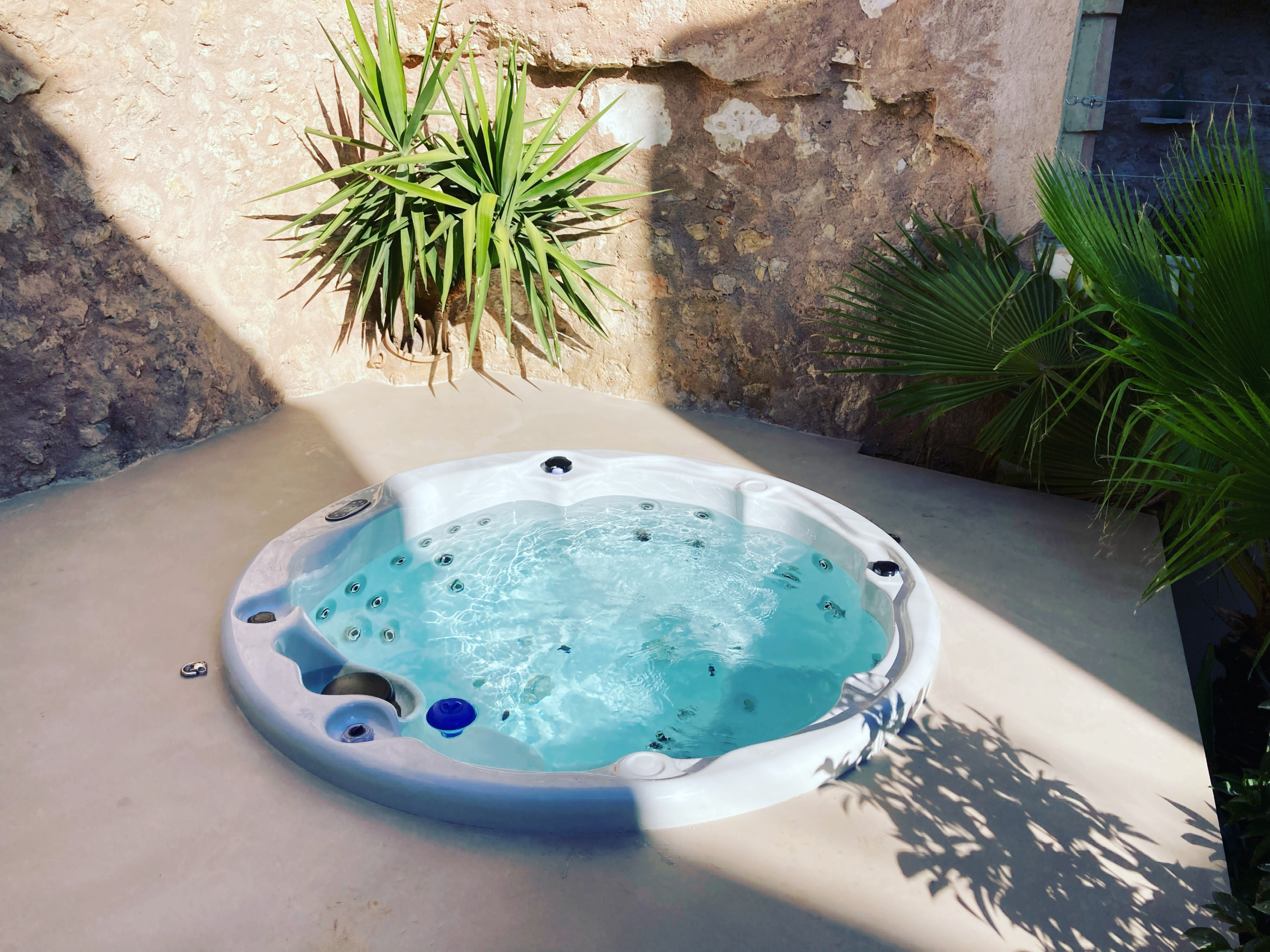 jacuzzi-spa-installation-mallorca